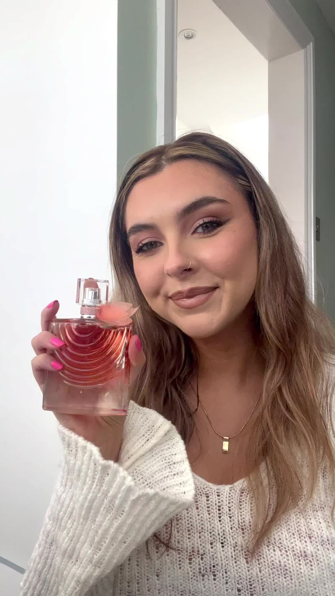 AD I have been lucky enough to try Lancômes new scent, the La Vie est Belle Iris Absolu Fragrance. Not only is this a new favourite of mine, can we just appreciate how gorgeous the bottle itself is? Packed with some of my favourite notes, Fig, Iris Pallida Concentrate and Patchouli. This floral but deep sensational scent has become my favourite for day & night. Oh, and have you heard about My Lancôme Community? Join like-minded beauty enthusiasts and share your Lancôme tips tricks and routines! #Fragrance #Lavieestbelle #MakeLifeBeautiful #mylancomecommunity 