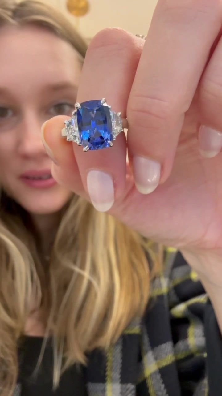 I think we all need a sapphire stone in our life after seeing this beauty #danarebecca #sapphiregem #sapphireengagementring #retirementgiftideas #retiregift #sapphirering