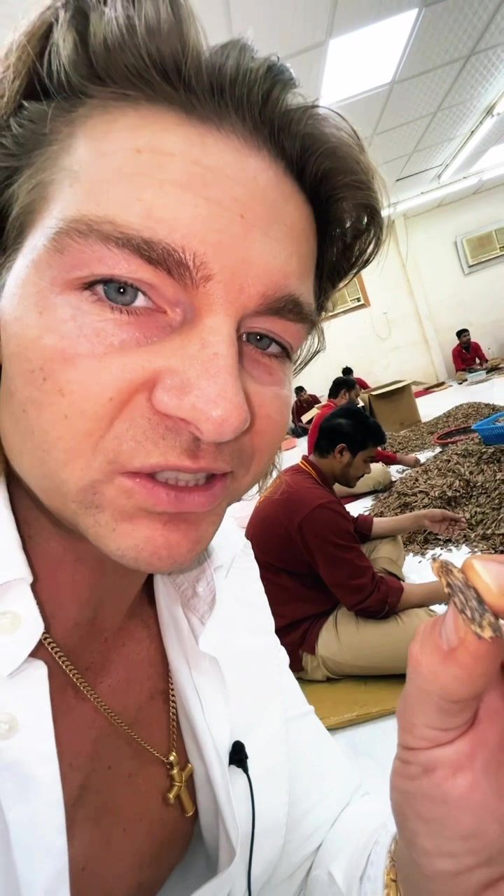 More Expensive Then Gold #jeremyfragrance #oud #agarwood #oudwood #fragcomm #whitelook #holz #wood #expensive 