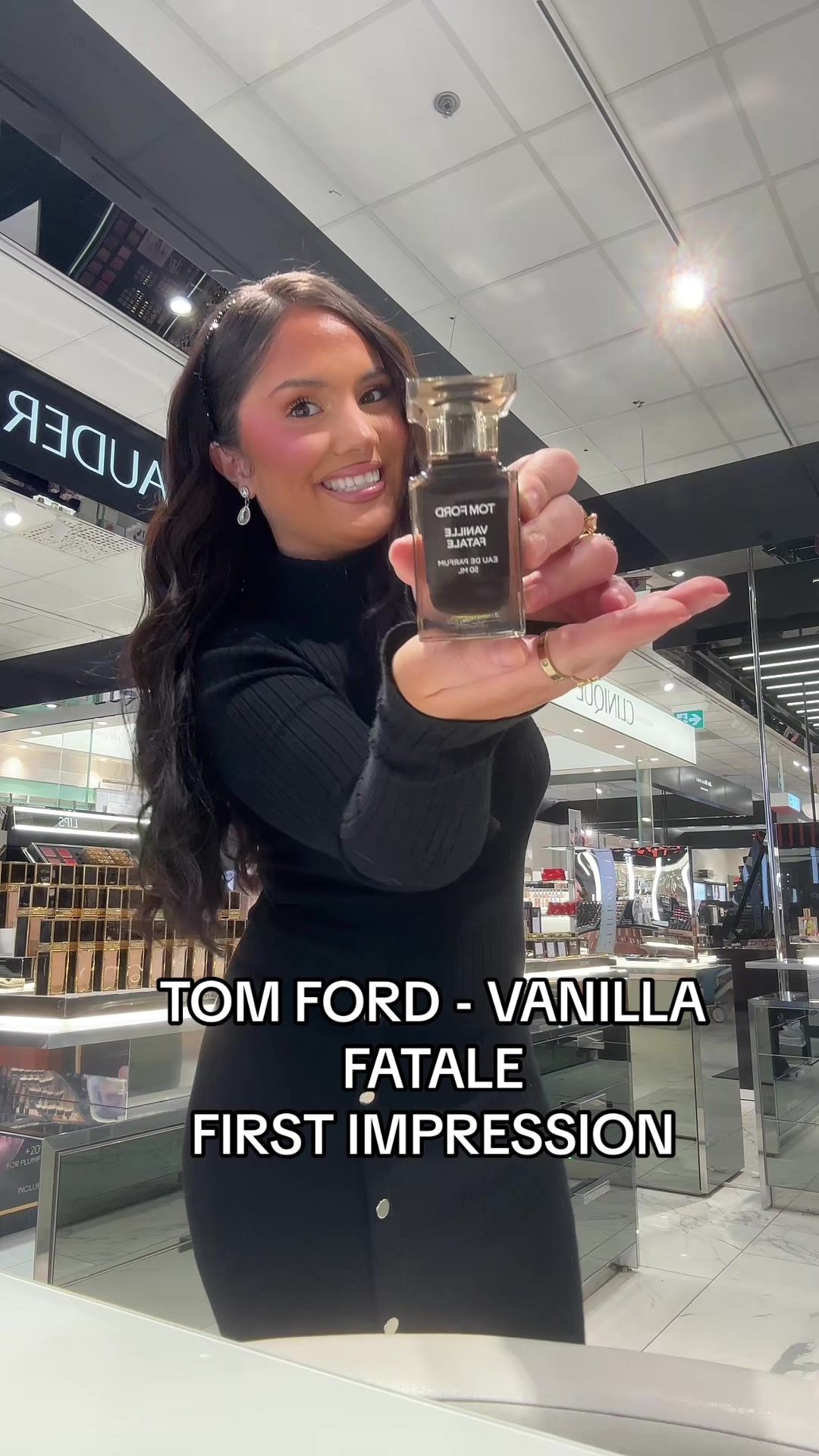 Lanseras i slutet av februari. Jag säger bara ni som vet NI VET 🫠 Jag har även den gamla versionen och dom har samma DNA men.. denna känns bara TOP TIER?! @tomfordbeauty 🥹🤎 #parfym #parfymtok #tomford #fördig #fyp 