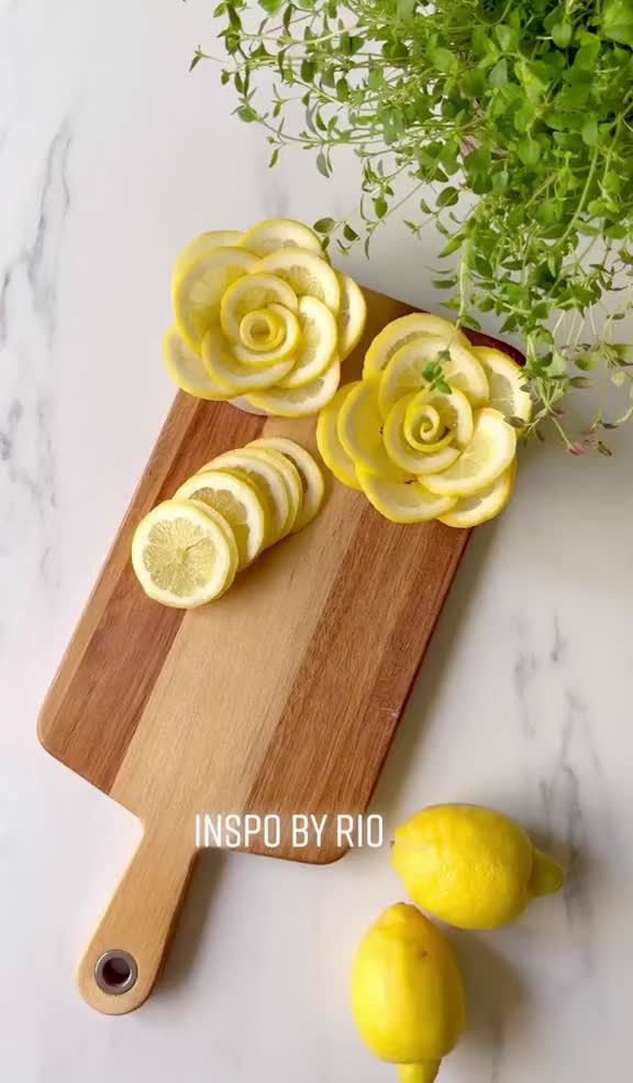 Cómo hacer una rosa de limón! 🍋💛 🎉 Haz clic en mi perfil para acceder a todas las recetas completas y déjate inspirar para tu próxima aventura en la cocina. ¡Buen provecho! 🌟 👇🏻@la_mejor_receta #recetas #mejores_recetas #cocina #cocinar #comida #aprender_a_cocinar #usa #recetas_caseras #spain #canada #recetas #mexico #argentina #estadosunidos #🇺🇸 #bolivia #peru🇵🇪 #colombia