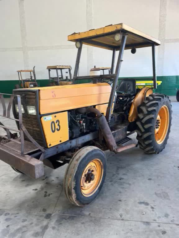 Trator Valmet modelo 685 4x2 Cafeeiro ano 1994 por apenas R$: 67.000,00. #tratoresagricolas #maxtratores035 #valmet685 #cafe#cafeicultura #venda #cafe