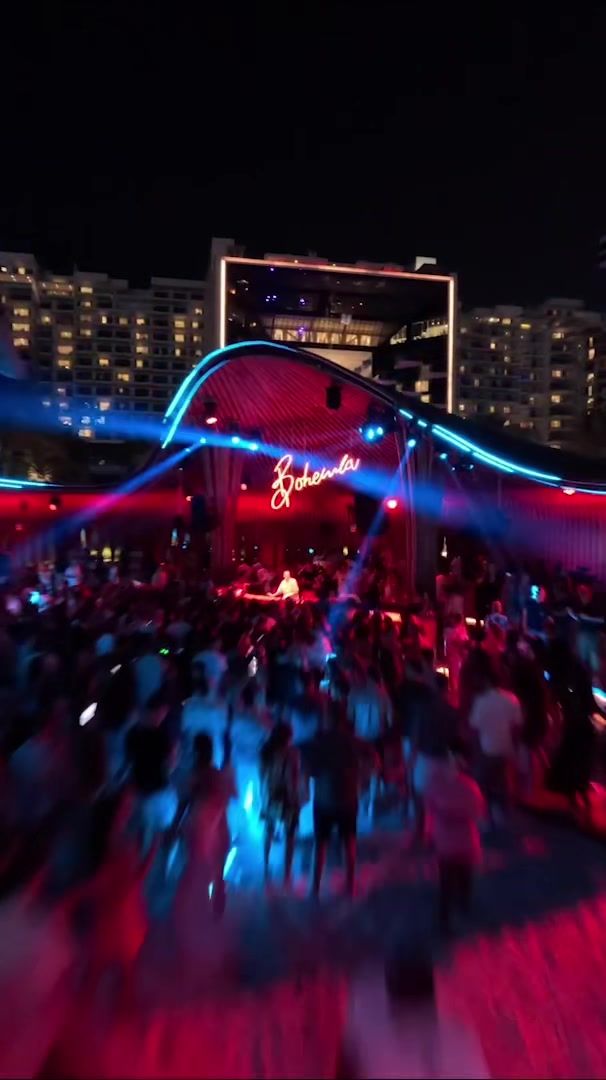 Now this is what epic moments at Bohemia Beach Club look like 🤩✨ #bohemiadubai #bohemiabeachclub #bohemia #fivepalmjumeirah #fivepalm 