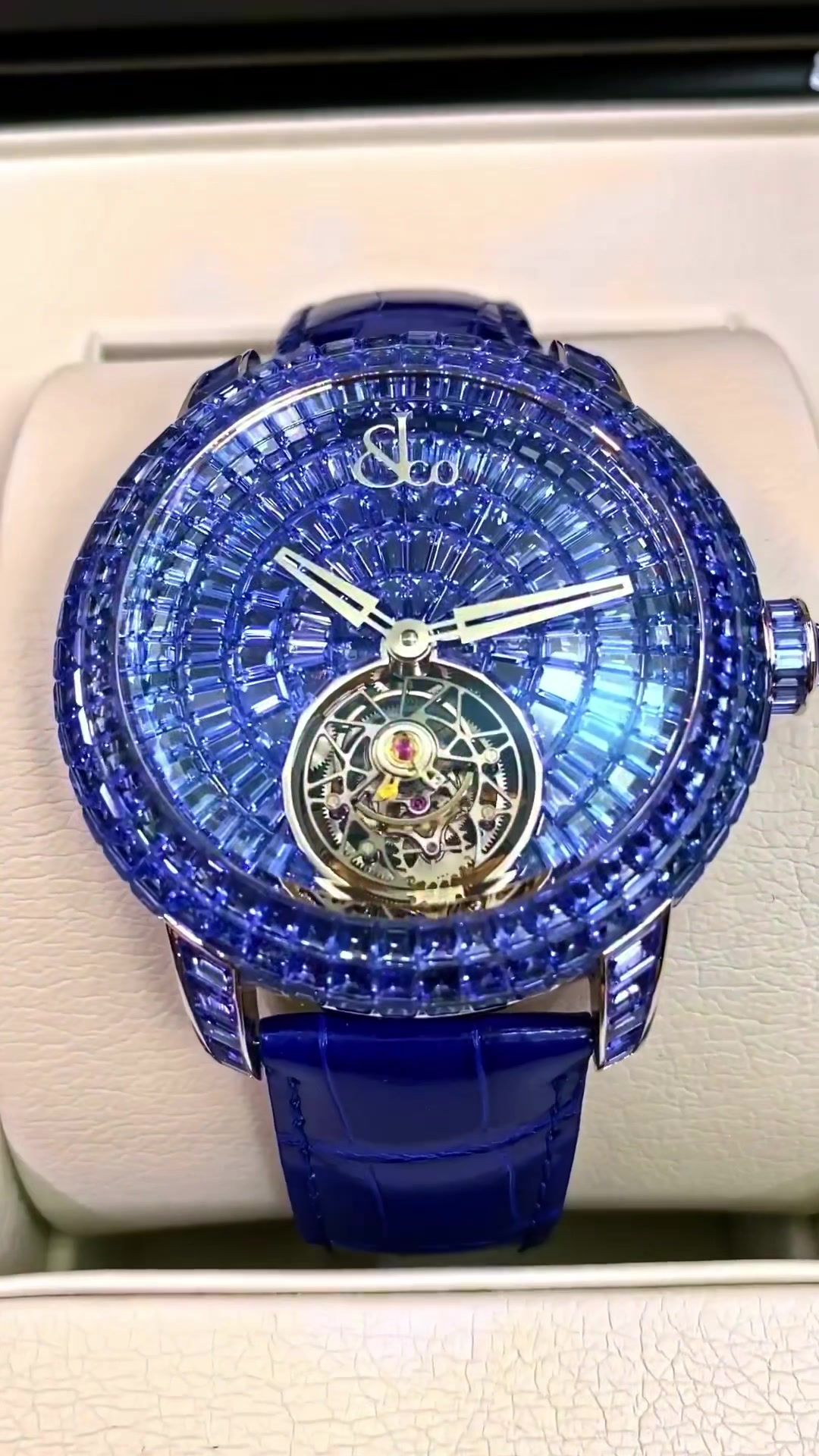Cristiano Ronaldo was spotted wearing a stunning $920,000 blue sapphire @jacobandco Caviar. CR7, always makes time for his fans, whether it’s taking photos or signing jerseys. His humble interactions are often complemented by his impressive watch collection. Adorned with 424 invisibly-set, baguette-cut gems, this watch is inspired by the glistening shine of caviar, embodying the pinnacle of luxury. Jacob & Co.’s high jewelry expertise shines through in this sophisticated masterpiece. 💎⌚    #CristianoRonaldo #JacobAndCo #LuxuryWatches #CaviarWatch #HighJewelry
