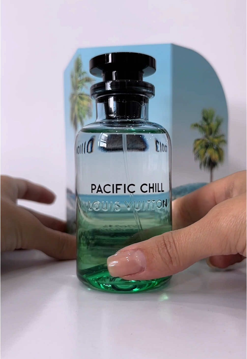 Louis Vuitton Pacific Chill Цитрусовый, легкий, беззаботный От него веет летним вайбом. Название отражает всю суть аромата #louisvuitton #распив #нишеваяпарфюмерия #парфюм #парфюмерныйблог 