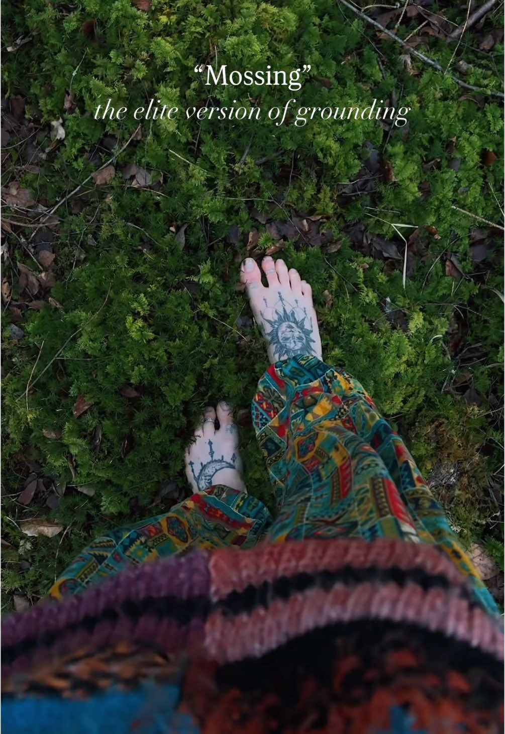 Get in loser we’re going MOSSING 🌿 where the moss lovers at 💚 #earthing #barefoot #grounding #moss #naturegirl 