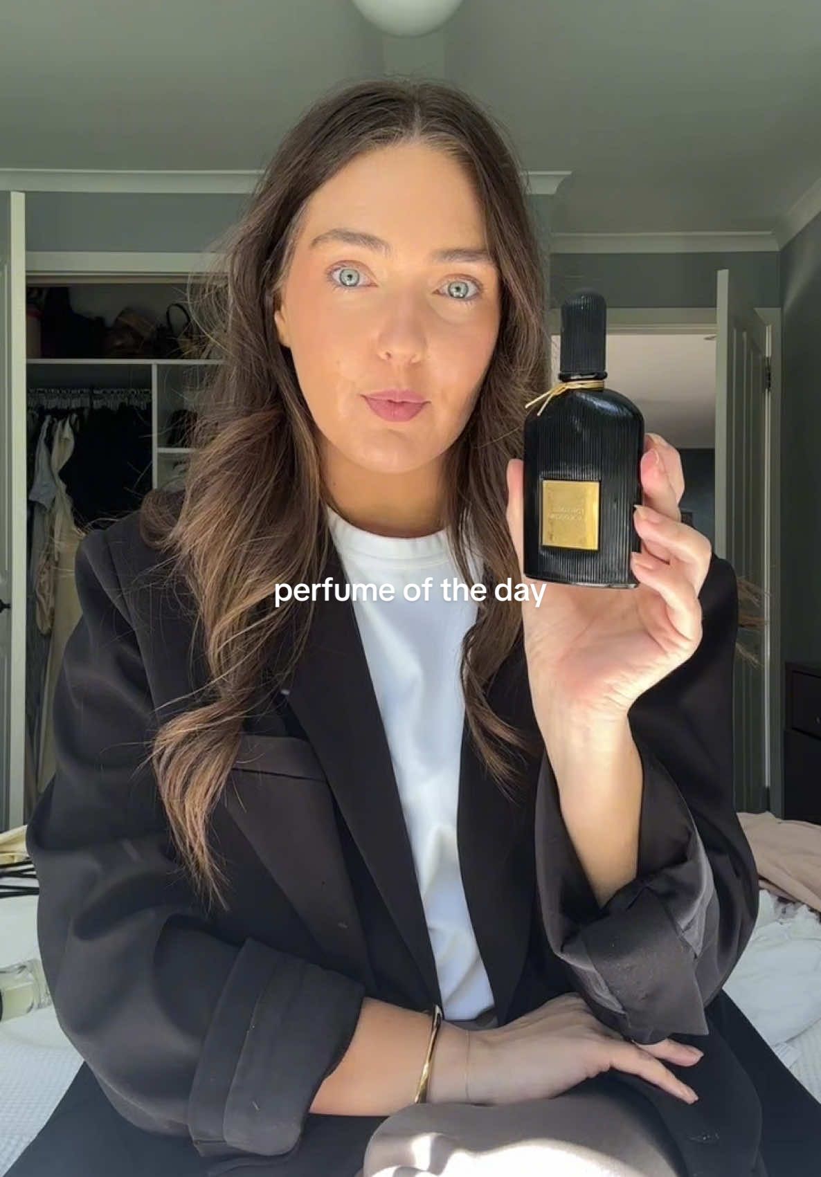 Not a niche rec, but this is the sexiest perfume. This, a black suit with a deep v, at a Don Julio F1 wrap party 😮‍💨 @tomfordbeauty Black Orchid #perfumeoftheday #perfumetiktok #fragrance #tomfordfragrance #blackorchid 