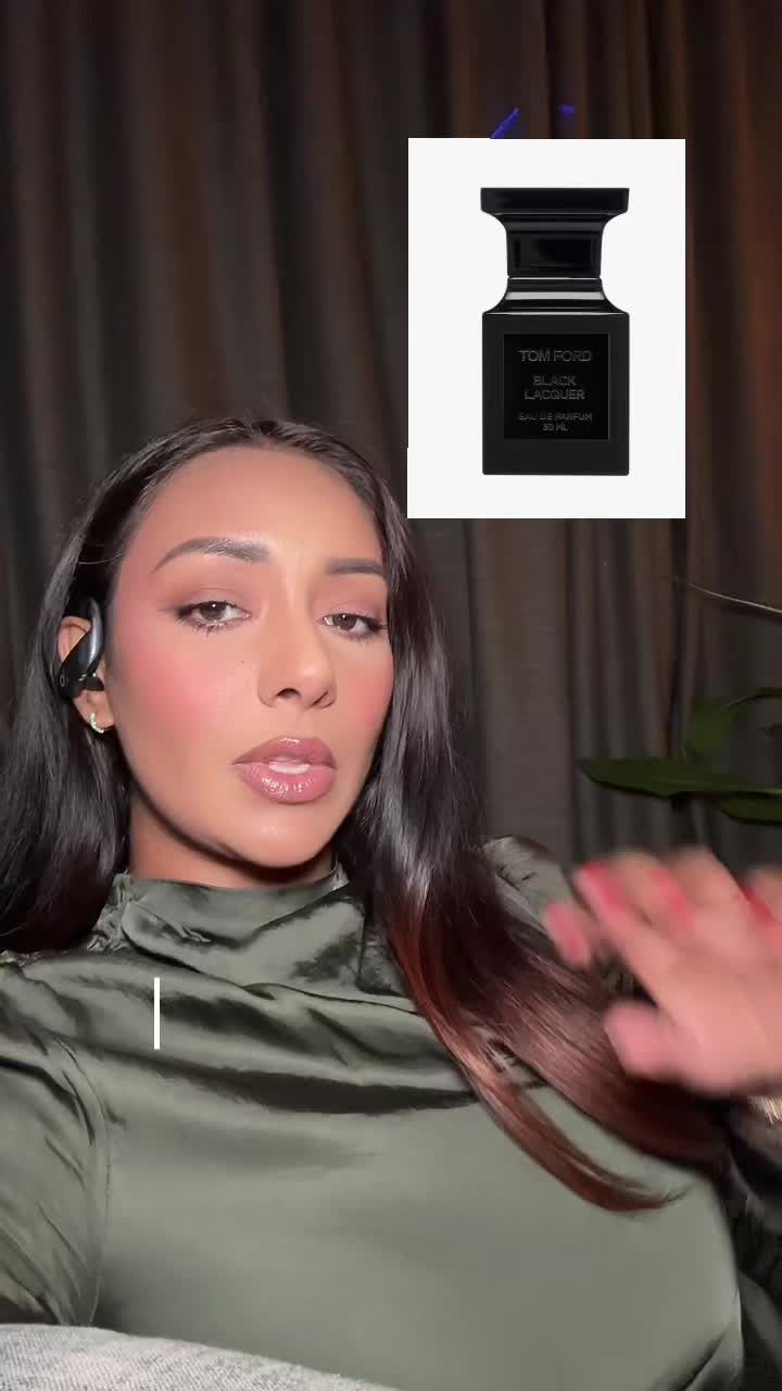 The way this perfume develops on me 😍 @tomfordbeauty #greenscreensticker #tomford #tomfordfragrance #tomfordblacklacquer #nichefragrance #nicheperfume #perfume #perfumetok #fragrancetok 