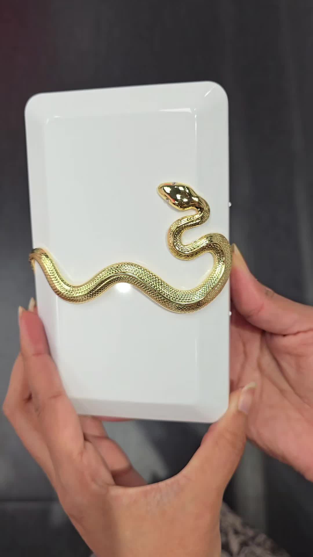 395$ Perfume! is it worth it?  @KILIAN PARIS| Good.Girl.Gone.Bad Fragrance Notes: ❣️Top Notes: Osmanthus, Jasmine, May Rose ❣️Heart Notes: Indian Tuberose, Narcissus ❣️Base Notes: Amber, Cedar It opens with lush white florals that are creamy and slightly fruity, then deepens into something more sultry and warm with amber and cedar in the base. It’s a scent that feels rich, rebellious, and effortlessly feminine. #GoodGirlGoneBadByKilian #KilianPerfume #LuxuryPerfume #PerfumeTok #FragranceReview #HighEndPerfume #PerfumeUnboxing #FragranceTok #SmellGoodFeelGood #LuxuryBeauty #PerfumeLover #DesignerPerfume #PerfumePackaging #FYP #ForYou #foryoupage #TikTokBeauty #BeautyTok #jollyxbeauty