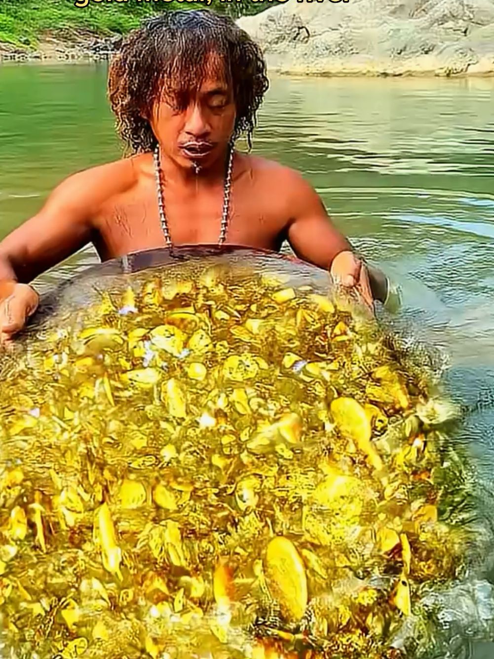 Gold hunter !! found a pile of gold metal, in the river flow #golddiscovery #findgold #goldmine#gold #shorts 