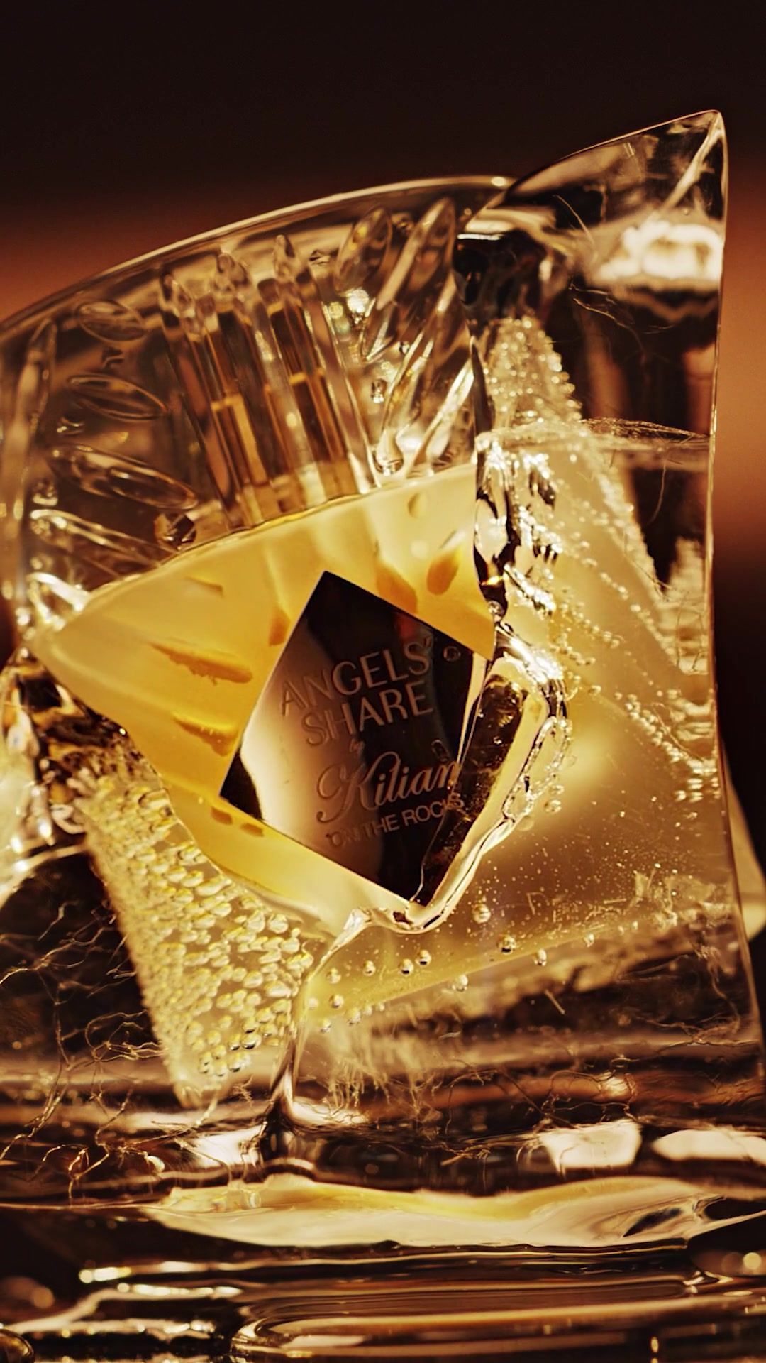 Introducing Angels’ Share on the Rocks — A refreshing interpretation of the original #ANGELSSHARE fragrance, blending citrus and aldehydes notes. #KILIANPARIS