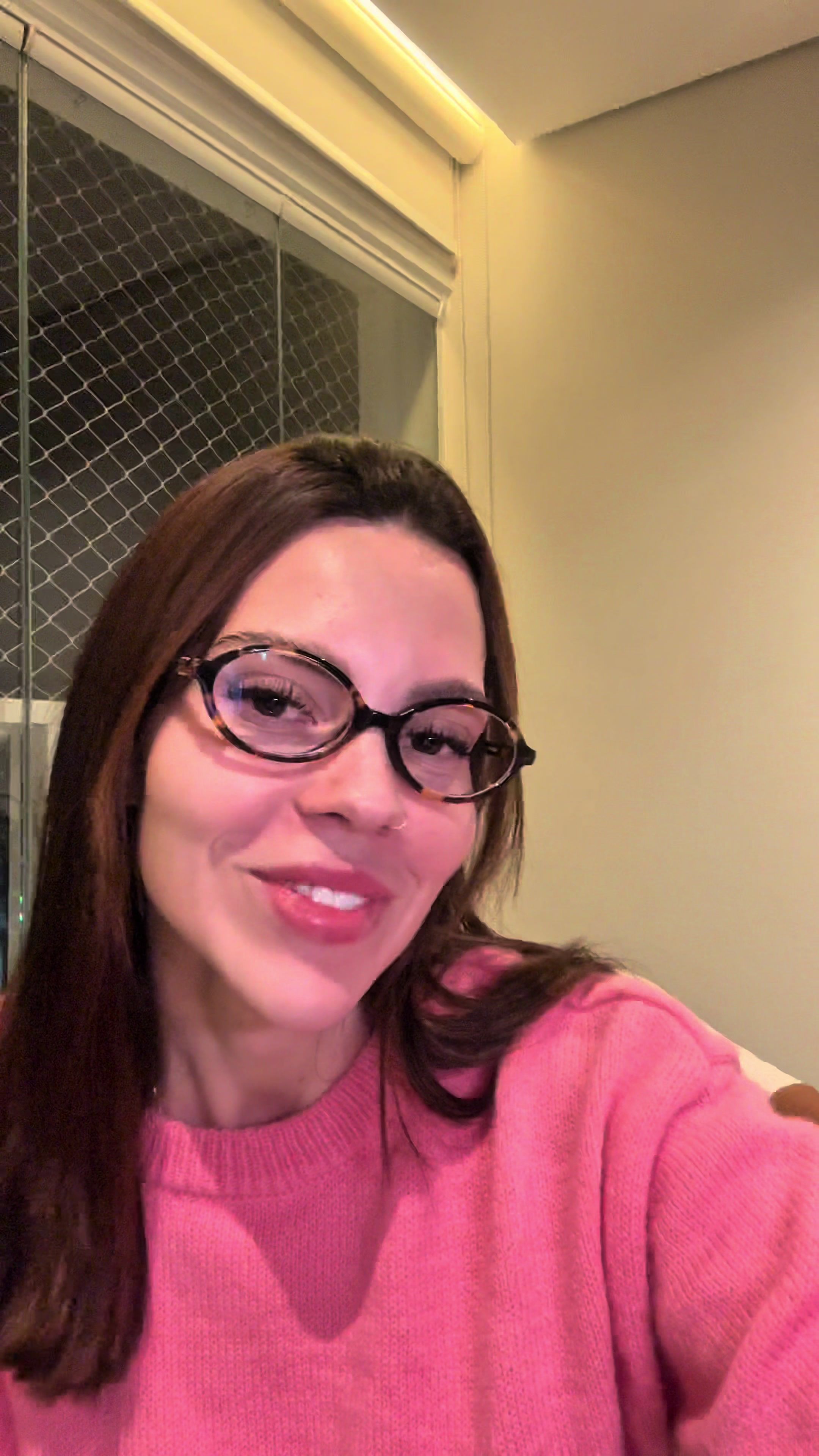 Saiu, mesmo com sinusite, mas saiu! Eis o perfume que usei na festa de 4 anos da Wepink, que a Virgínia quis saber. Conheçam o Ani X. ✨🥰 #perfumes #wepink #virginia #fyyyyyyyyyyyyyyyy #fyp