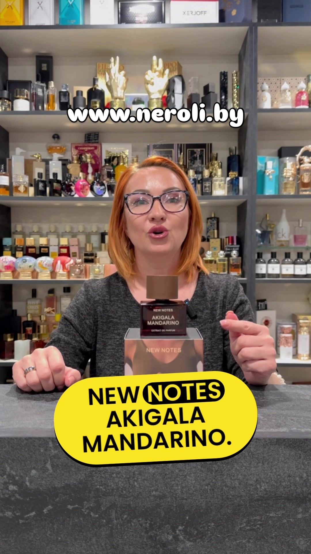 New Notes Akigala Mandarino — оригинальный древесно-фруктовый унисекс-аромат, выпущенный в 2024 году итальянским нишевым парфюмерным домом New Notes. Захватывающий парфюм, сочетающий пряные и древесные ноты Akigalawood с экзотической свежестью фруктов и терпкой цедрой мандарина, передает чудесную сущность чистого спокойствия. Аромат выпущен в рамках коллекция Contemporary Blend.  В основе композиции лежит молекула Akigalawood. Акигаловуд извлекается из эфирного масла пачули и предлагает характерный аромат, который сочетает древесные и пряные аспекты пачули с драгоценными нюансами агарового дерева. Результатом является теплый, древесный аромат, который постепенно раскрывает свои таинственные тона с тонким блеском. В начале звучания парфюма New Notes Akigala Mandarino звучит бодрящая и жизнерадостная смесь мандарина, маракуйи и малины. В сердце гармонично танцуют нежные цветочные ноты, создавая праздничный центральный аккорд. Оживляющее начало аромата поддерживается землистой и теплой базой из древесных нот молекулы Akigalawood и смолистой амбры, оставляя страстный ольфакторный шлейф. Погрузитесь в аромат, который гармонично сочетает в себе тепло, свежесть и жизненную силу и вызывает чувство нежной эйфории с каждым вдохом. #парфюм #духи #парфюмбеларусь #парфюмраспив #могилев