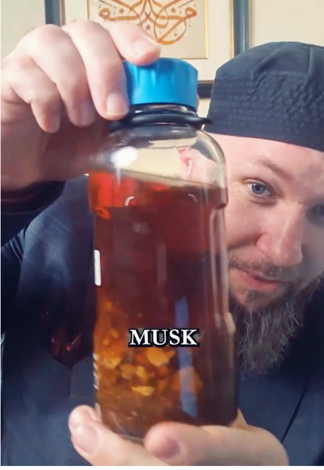 Real musk transmutes surrounding aromatics. It grounds roses. Softens jasmine. Amplifies spices with savory warmth. That's what makes it an exalted fixative. It elevates the soul of whatever it touches. You don't wear real musk to be noticed. You wear it to be remembered. So which EO musk infusion speaks to you? #perfume #parfum #musk #ensaroud #oud 