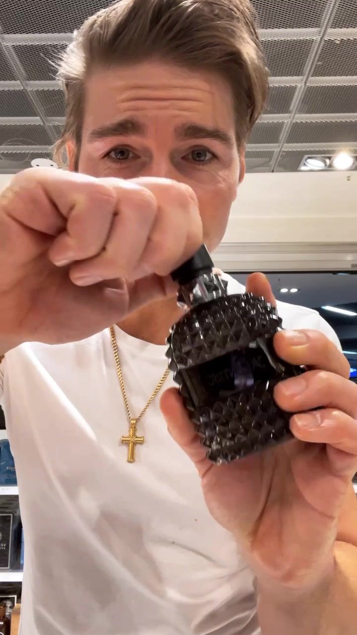 Long Lasting Fragrance #jeremyfragrance #perfumery #fragrance #colognes #parfums #fragrances #allwhite #whitelook #sephora #valentino