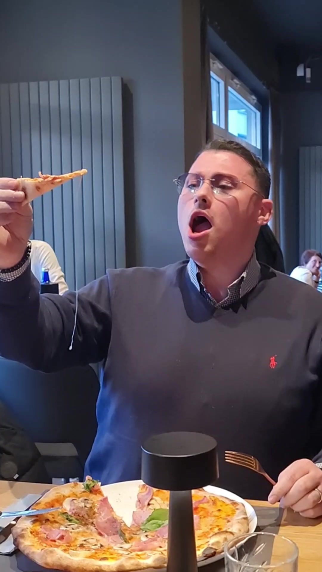 I love Pizza and music at Rossi Würselen @Gastroboy1982  #fyp #fypシ #singer #musica #music #prank 