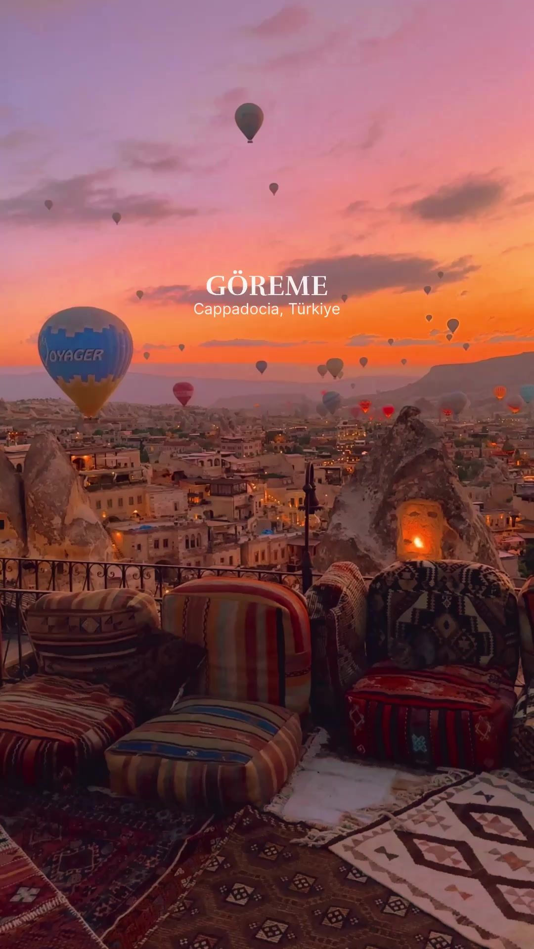One of the best rooftops to watch hot air balloons from ✨ Featuring the highest rooftop and bar in the area, it’s one of the must visit places in Cappadocia if you wanna see hot air balloons from up close Moreover, you can watch both sunrise and sunset from this terrace covering nearly 360 degrees view! Add @kozacavehotel to your bucket list 🎈✨ Will be sharing my recommended Göreme itinerary soon, stay tuned! #kozacavehotel #cappadocia #göreme #cappadociarooftop #hotairballoon #cappadociaturkey #shotoniphone 