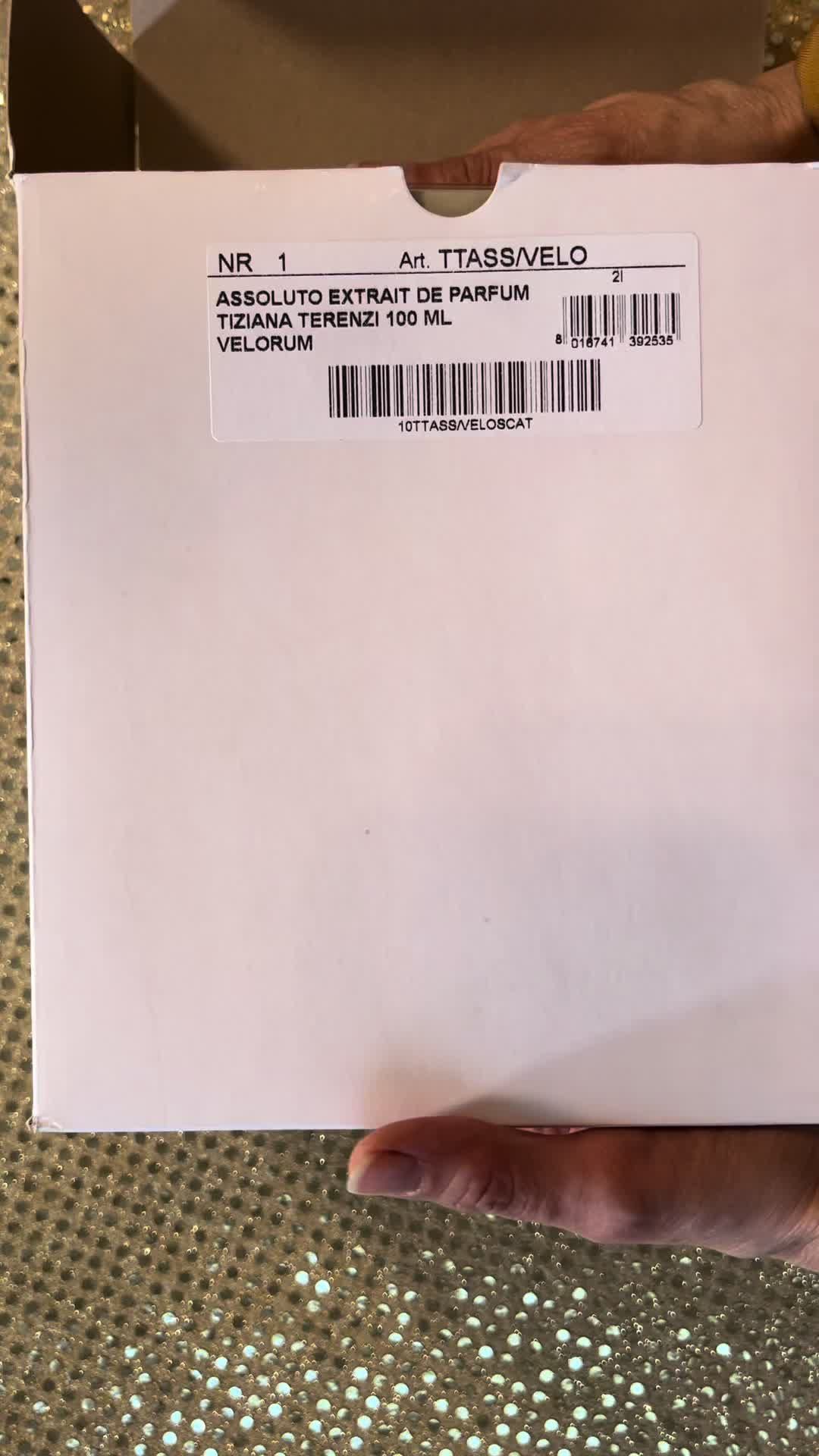 Too many beautiful things! Unboxing Velorum Assoluto Extrait de Parfum by Tiziana Terenzi. #italianperfume #velorum #perfume  #fragrancias #perfumereview 