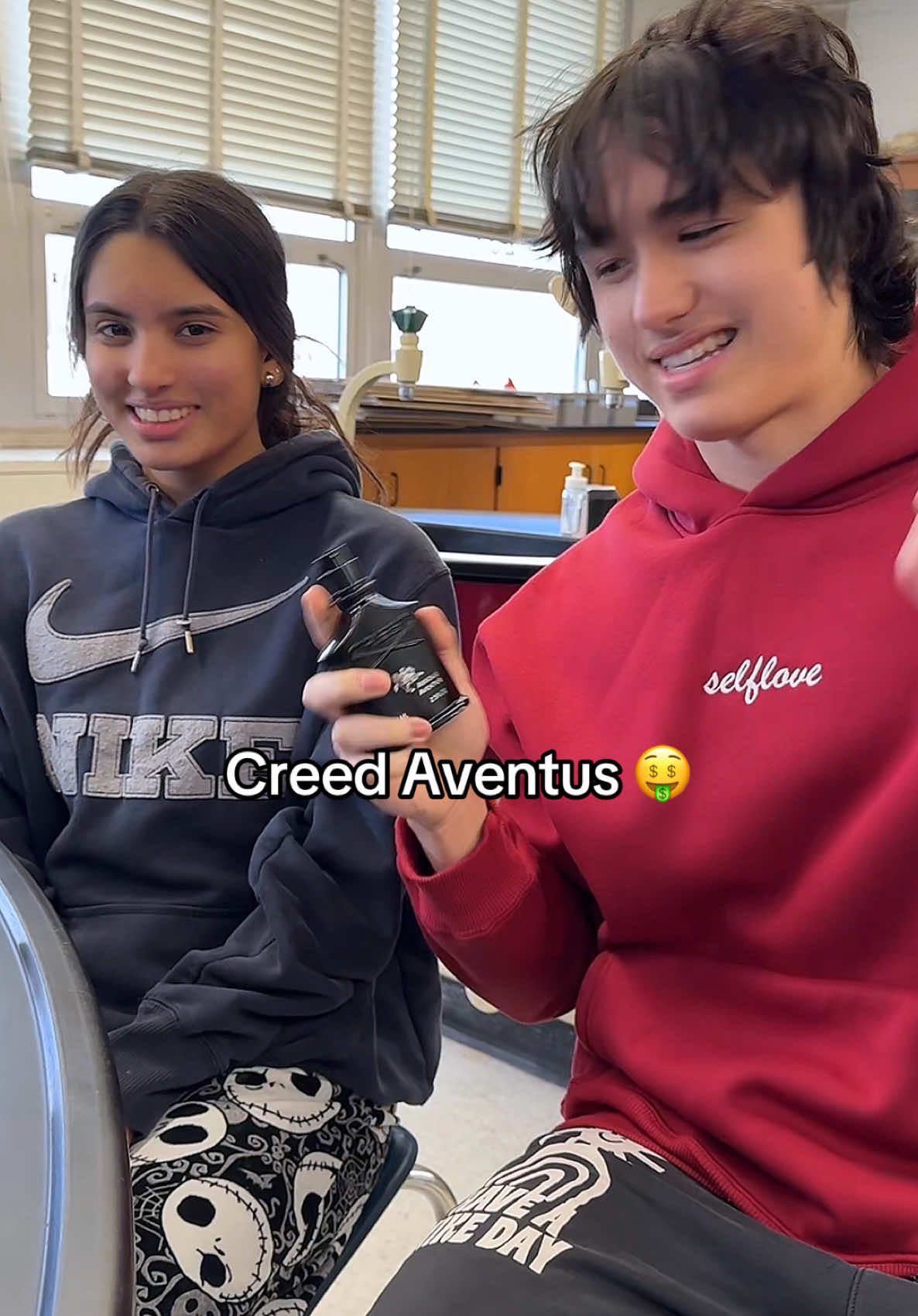 GIRLS Rate CREED AVENTUS At SCHOOL 🥰🏫 #fragrancetiktok #perfume #perfumetiktok #creedaventus #creedaventusperfume 