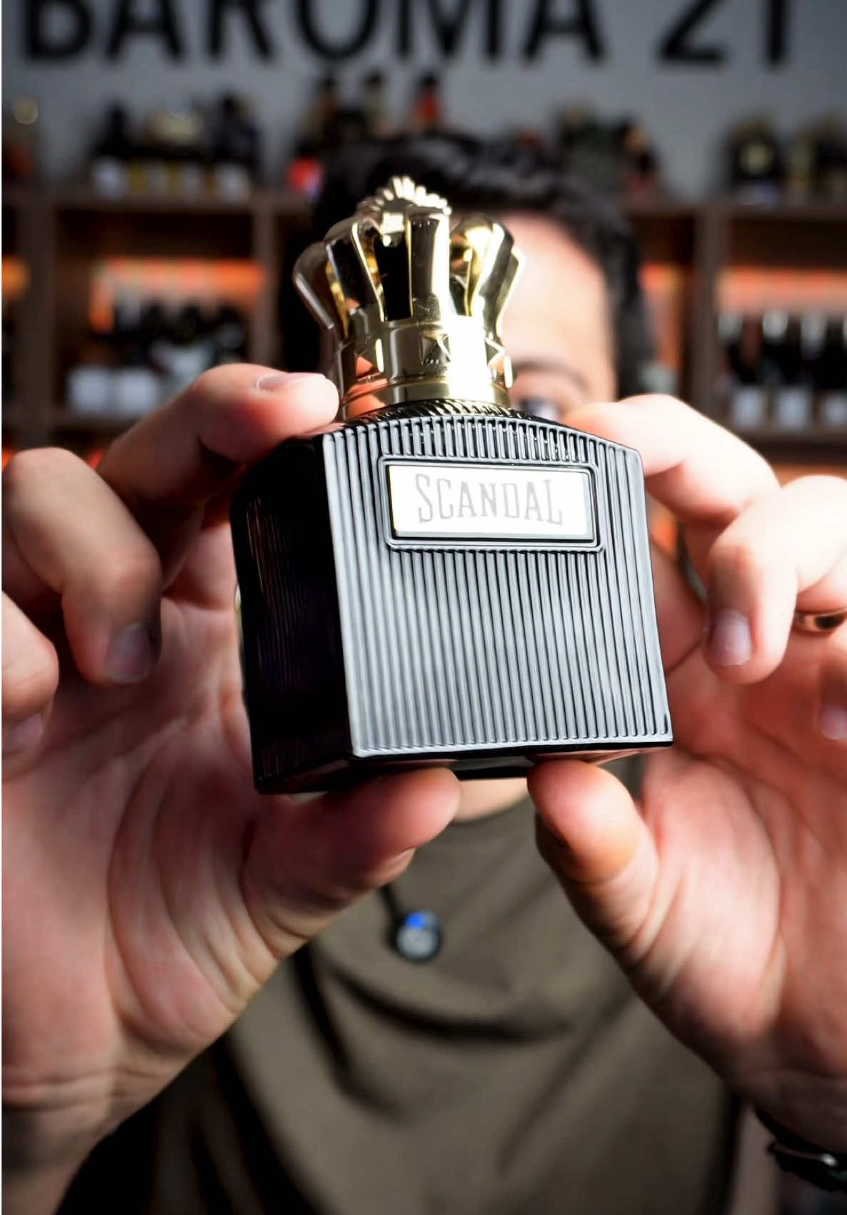 S-C-A-N-D-A-L... ¿otra más?   Scandal Intense llega como la cuarta entrega de esta línea 🔥   Más seco, más maduro, pero sin perder el ADN que lo hace reconocible al instante. ¿Vale la pena? Te lo cuento aquí. #ScandalIntense #JeanPaulGaultier #FraganciasMasculinas #PerfumeAddict #Perfumetok #Baroma21