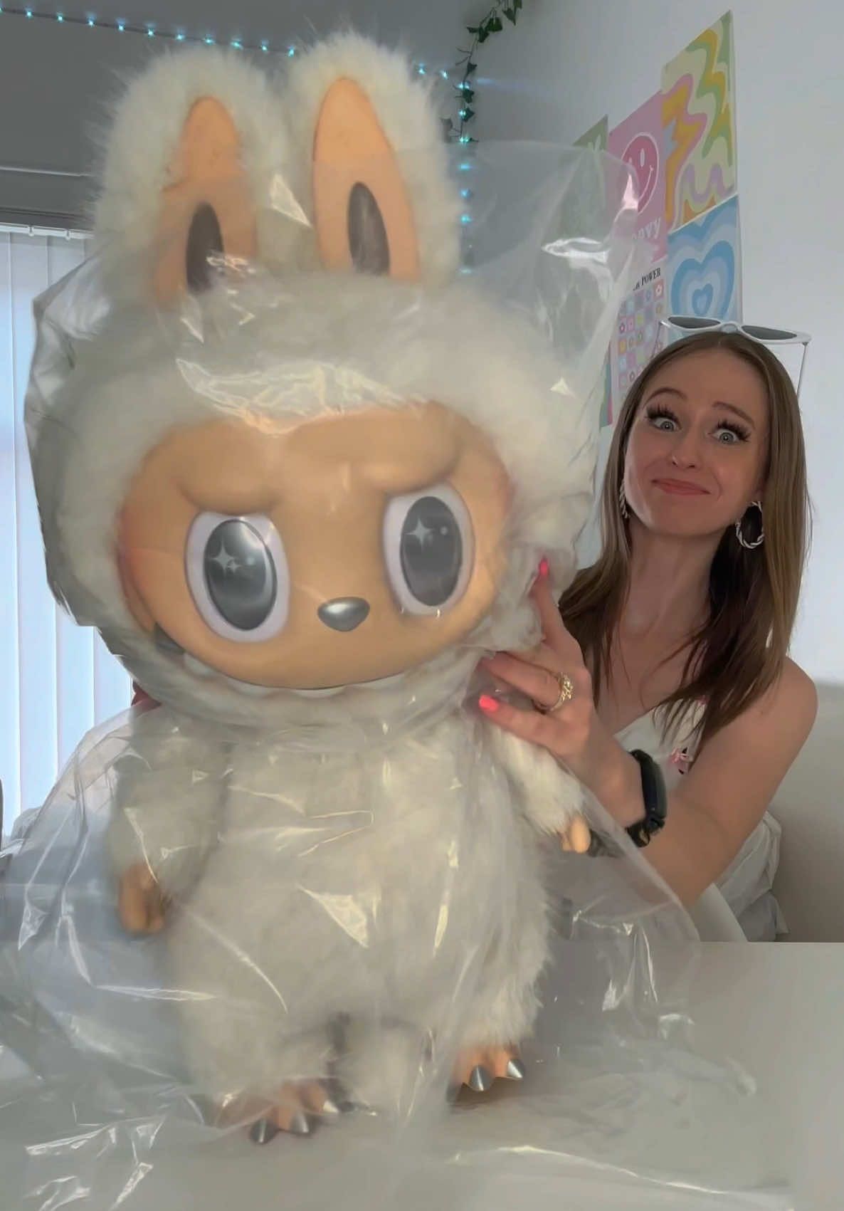 Replying to @BENTLEY Let’s unbox the WORLDS BIGGEST Mystery LABUBU!!!🫢✨🙈☁️⁉️ #asmr #foryou #labubu #labubuunboxing 