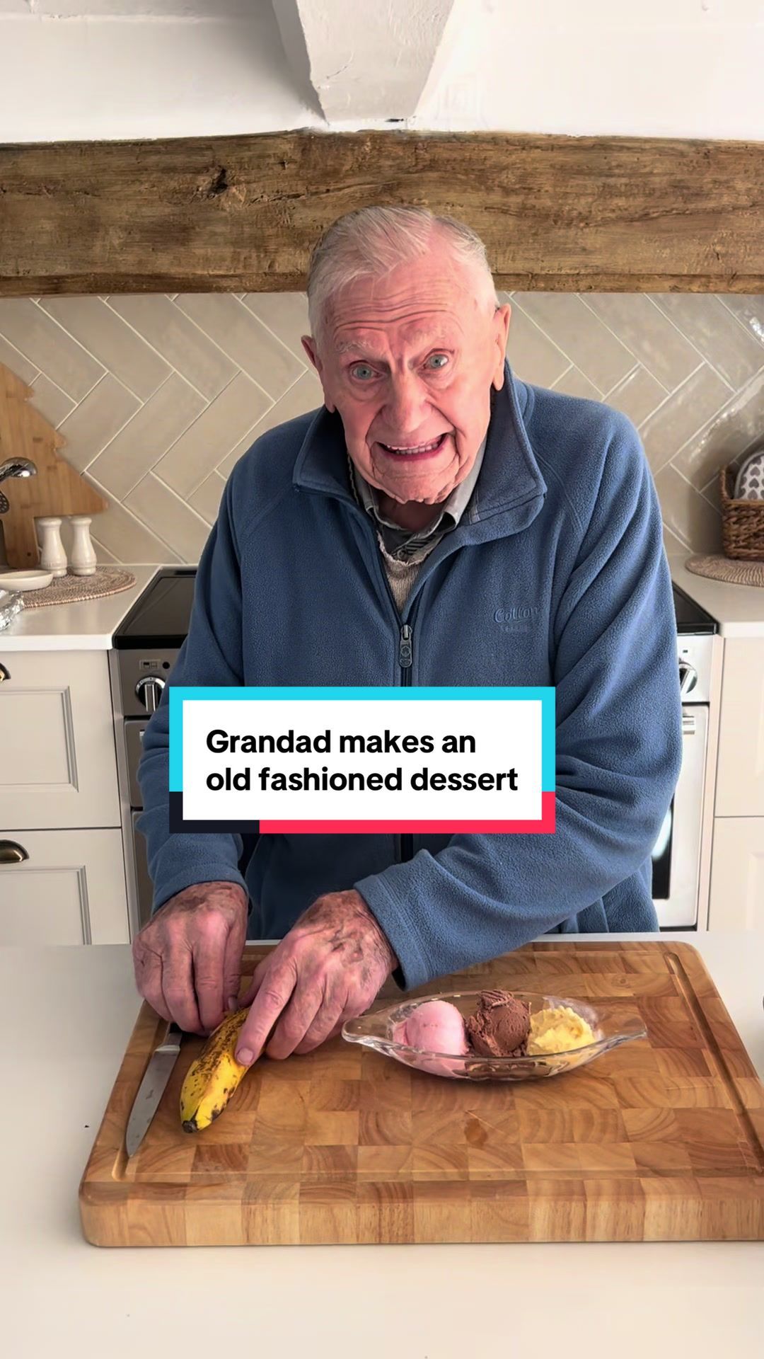 This dessert used to be on every restaurant menu until it disappeared 🥺 #oldfashioneddessert #bananasplit #easydessert #easyrecipe 