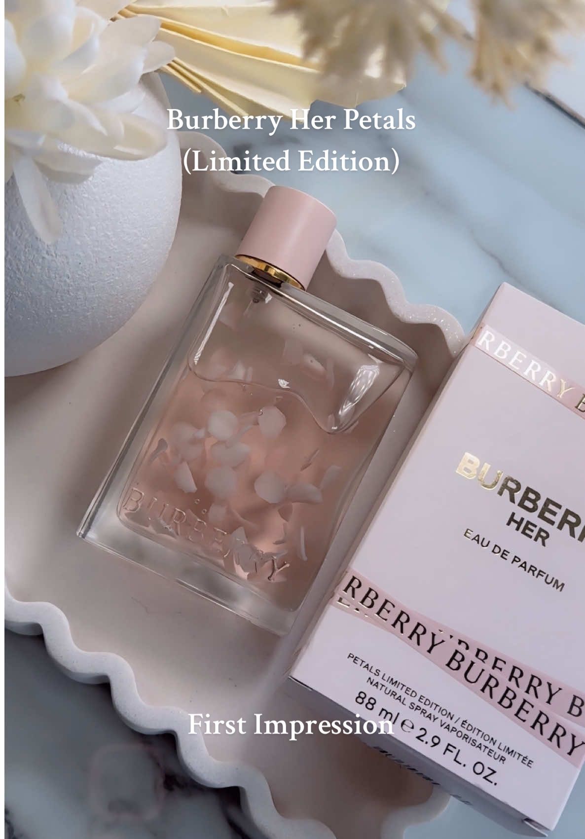 Meet the new Burberry Her Petals (Limited Edition) 🌸 Think of her as the softer, dreamier sister to the OG — bursting with berries, kissed by jasmine and violet, and wrapped in creamy amber musk. ✨ She’s airy, feminine, and just downright pretty — the kind of scent that makes you smile without even trying. 😍 Now available at: @SEPHORA AUS + NZ  Myer  Davie Jones Thank you @CotyPRAustralia 💕 #BurberryPetals #perfumereview #scentlover #trending #limitededitionperfume 