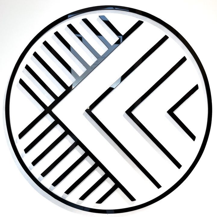 ЧОЛОВІЧИЙ ОДЯГ ТА ПАРФУМЕРІЯ profile picture